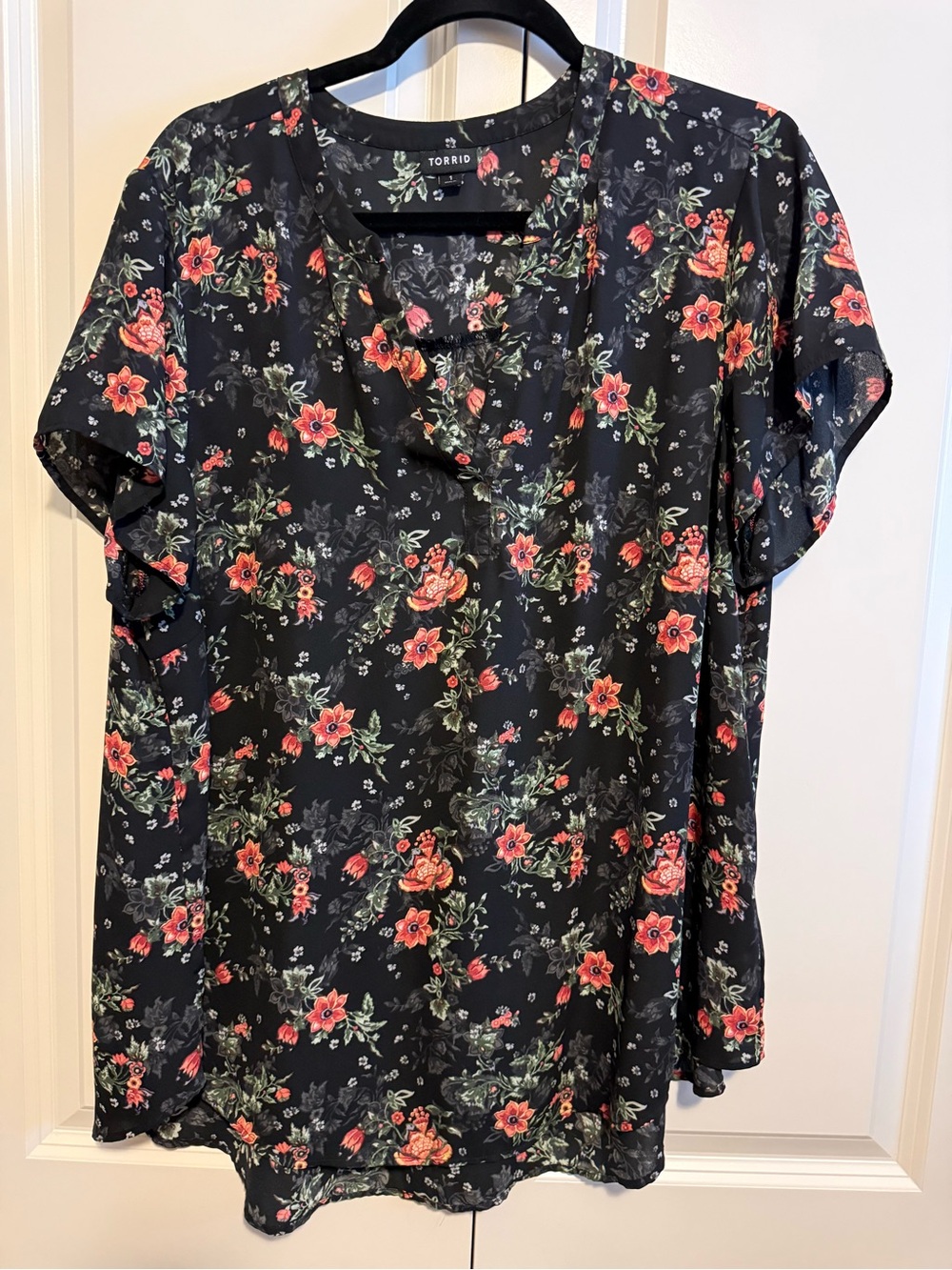 torrid Black Floral V-Neck Short Sleeve Blouse